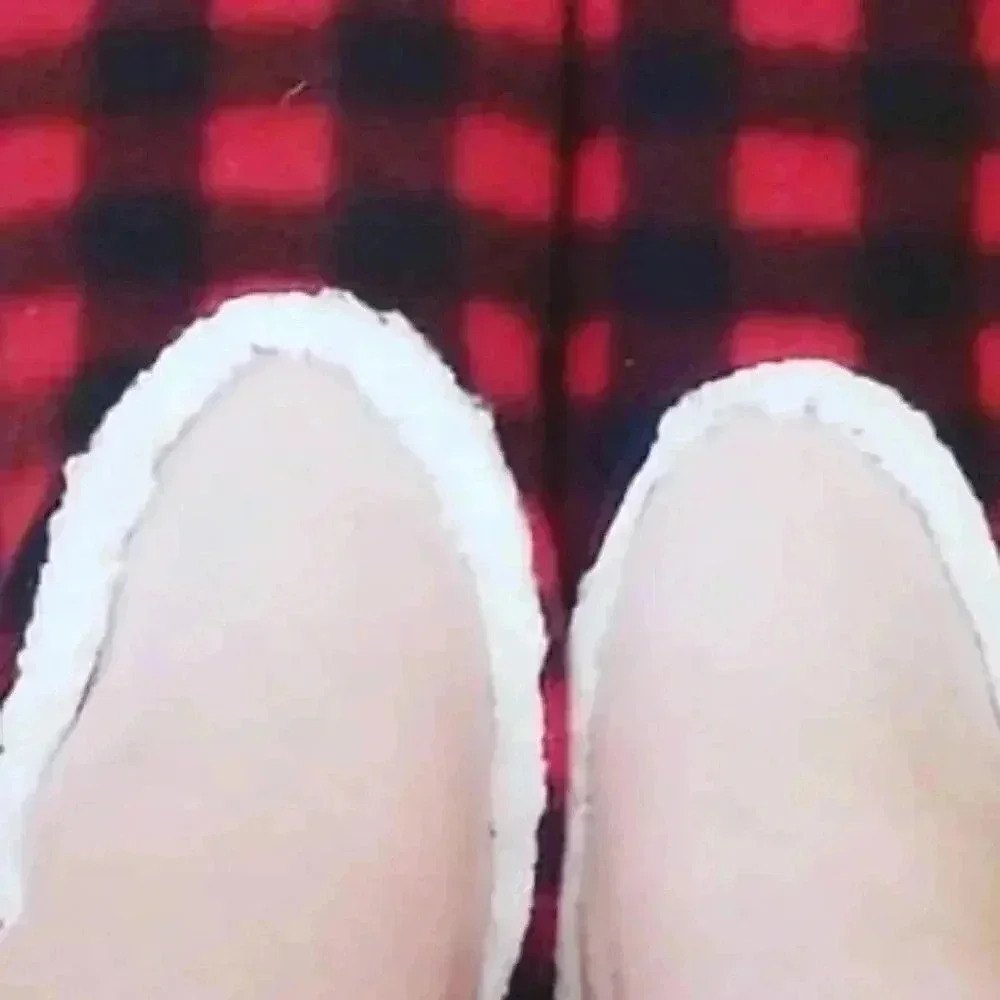 Checkered Slippers - Picture 3 of 5